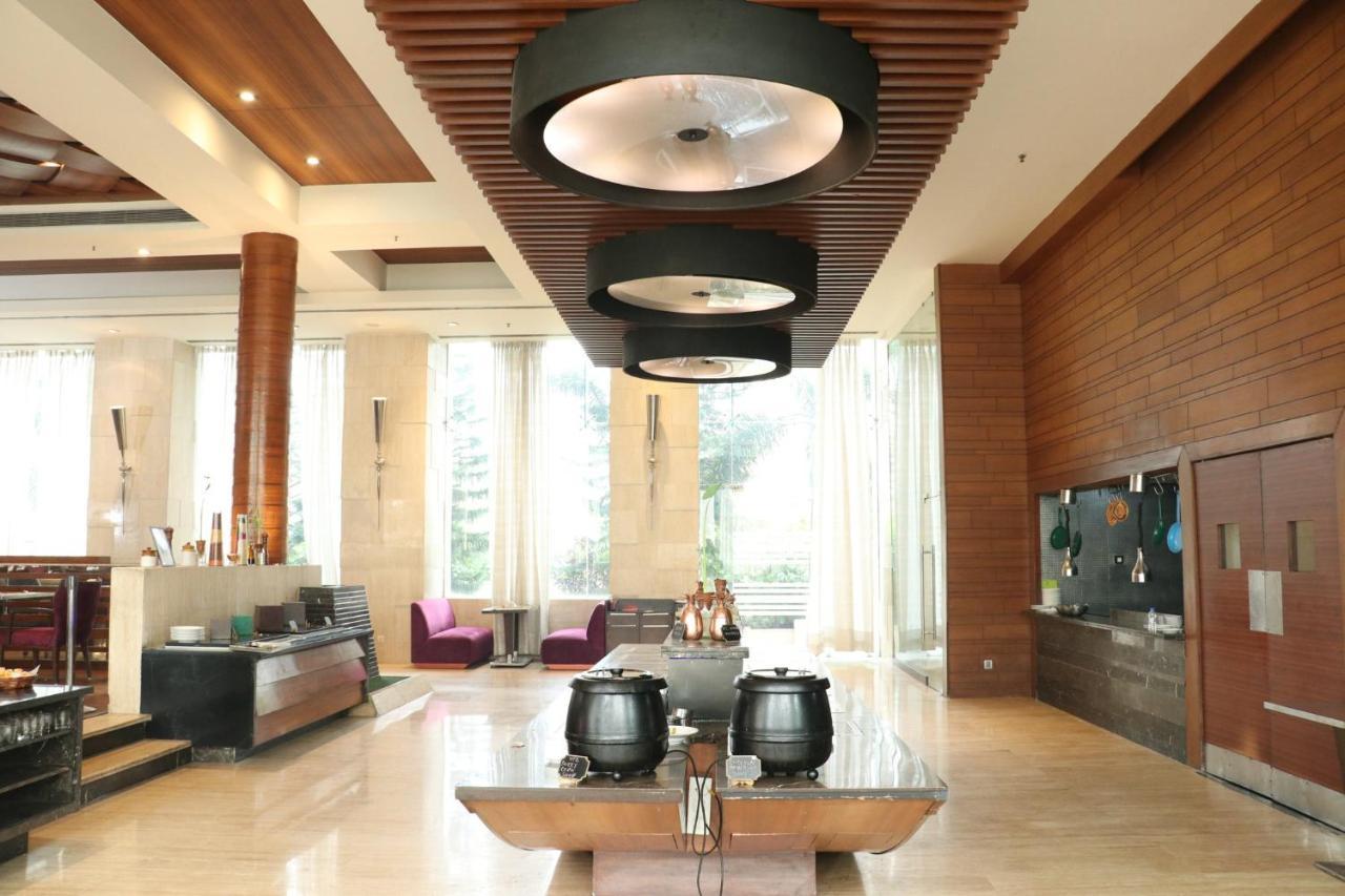 Holiday Inn Chandigarh Panchkula, An Ihg Hotel Εξωτερικό φωτογραφία The interior of the hotel