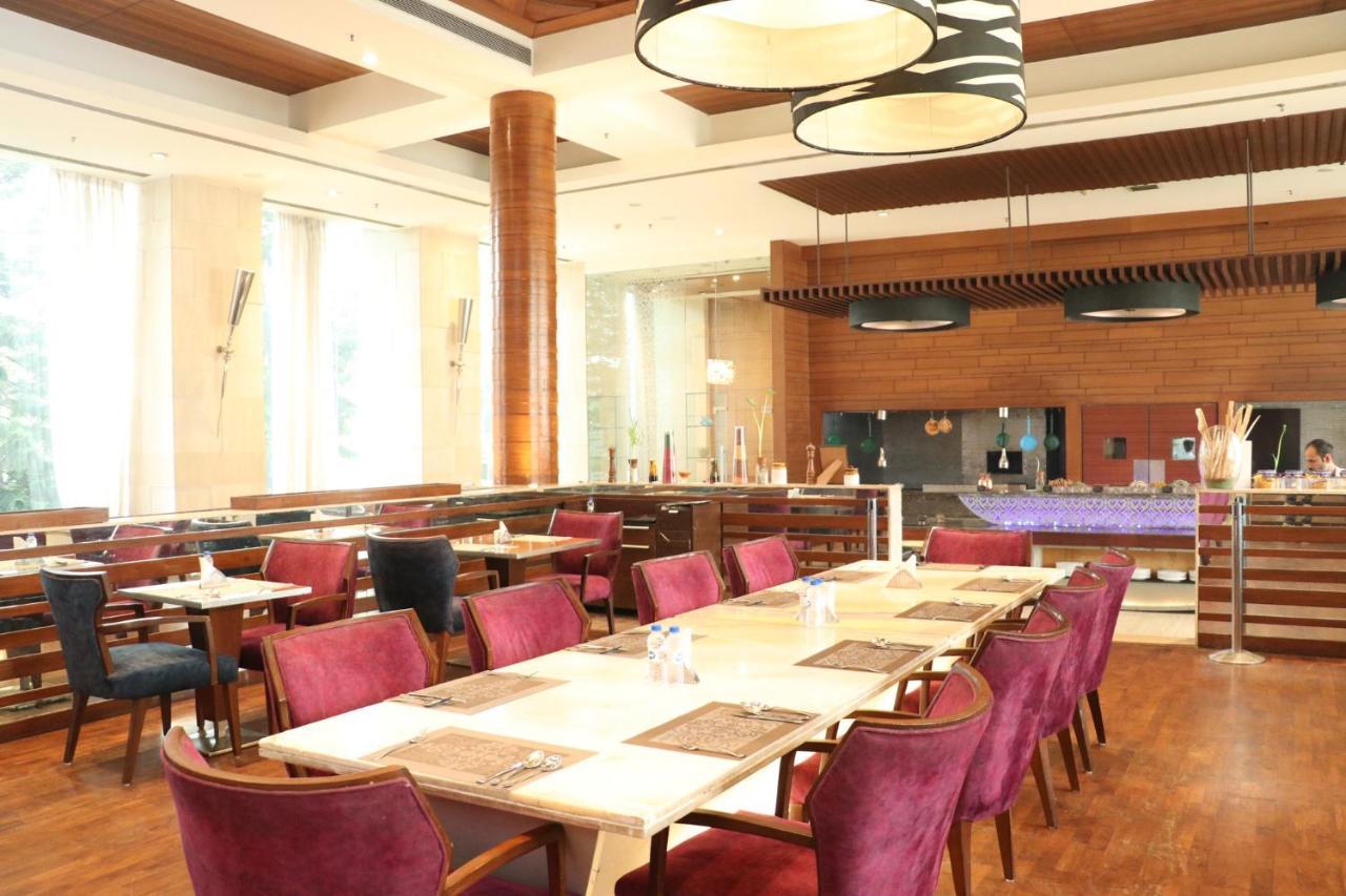 Holiday Inn Chandigarh Panchkula, An Ihg Hotel Εξωτερικό φωτογραφία The restaurant