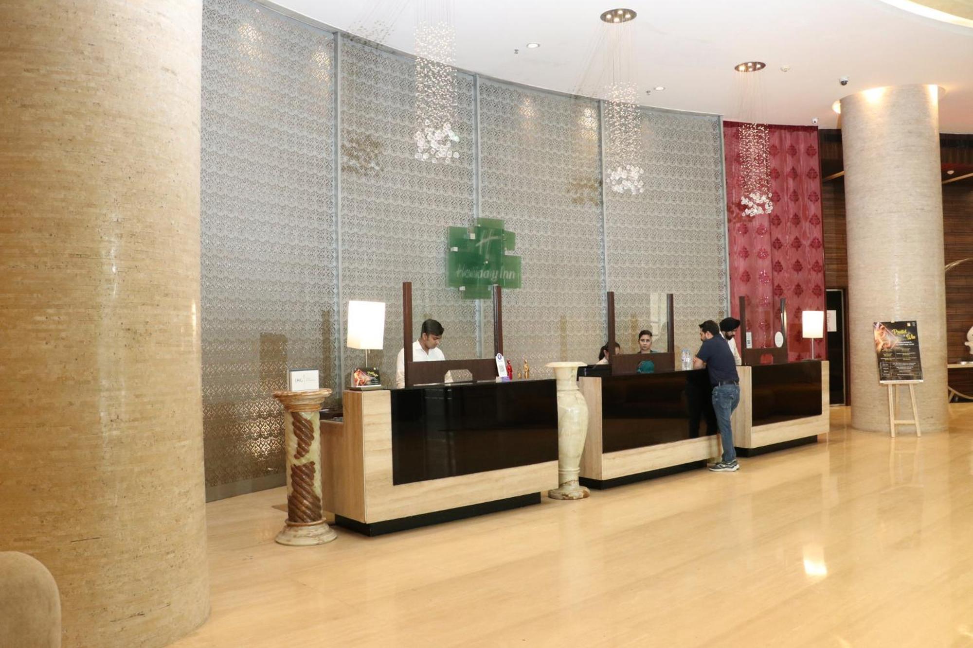 Holiday Inn Chandigarh Panchkula, An Ihg Hotel Εξωτερικό φωτογραφία The lobby of the hotel