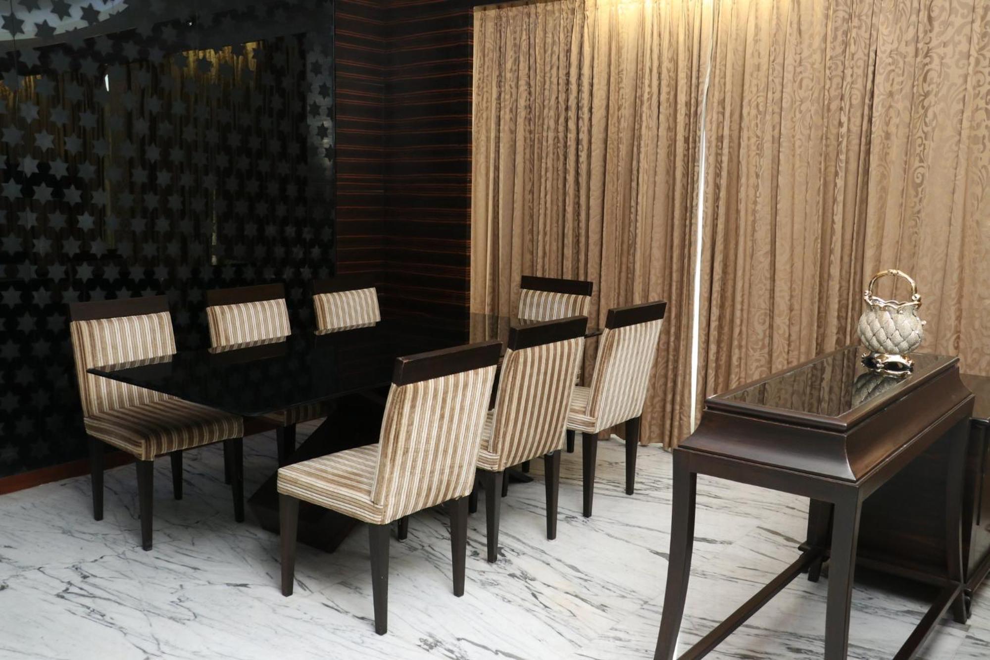 Holiday Inn Chandigarh Panchkula, An Ihg Hotel Εξωτερικό φωτογραφία A dining room